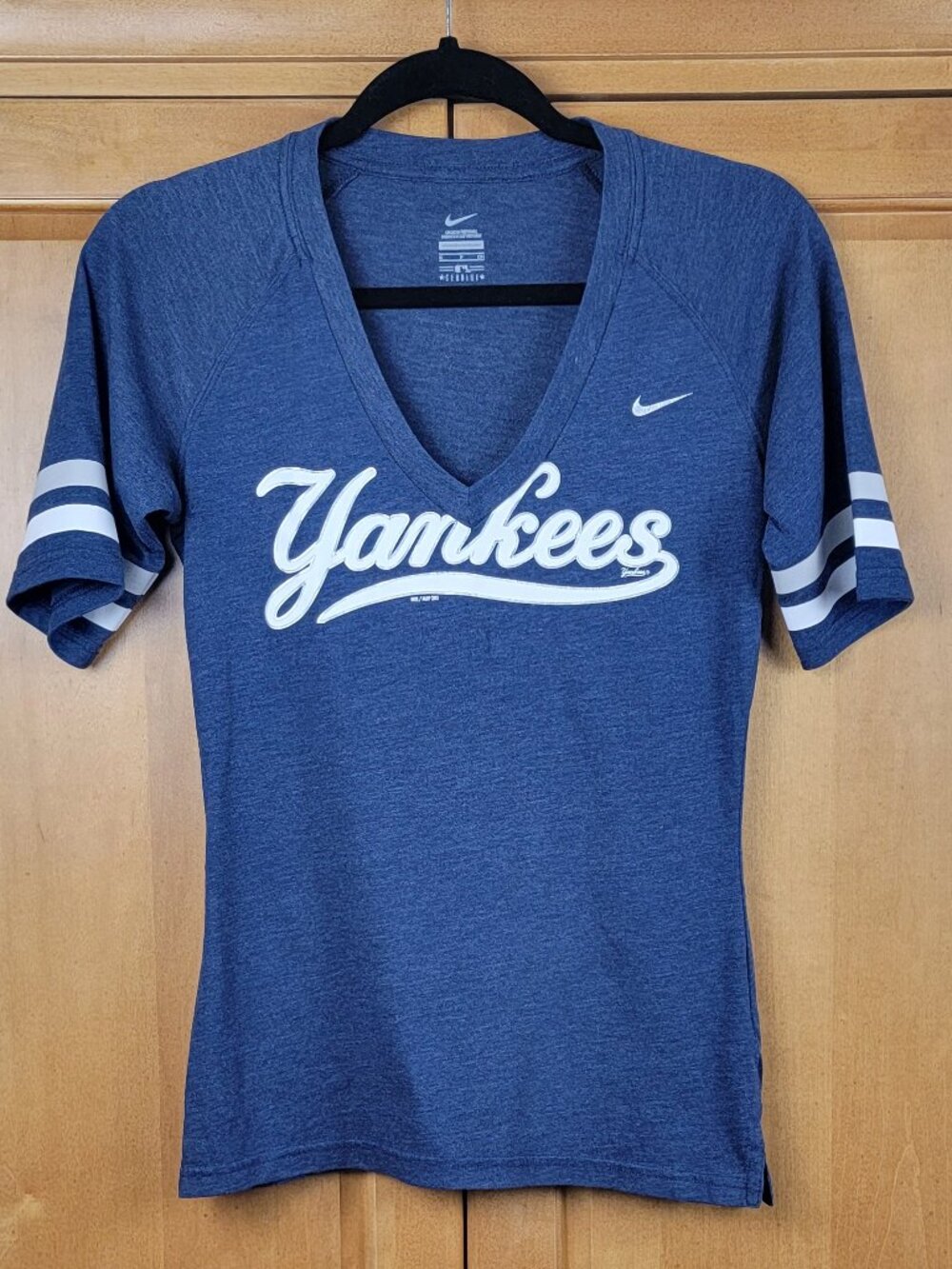 Nike Women's MLB Navy New York Yankees Baseball V-Neck Short Sleeve Tee - S